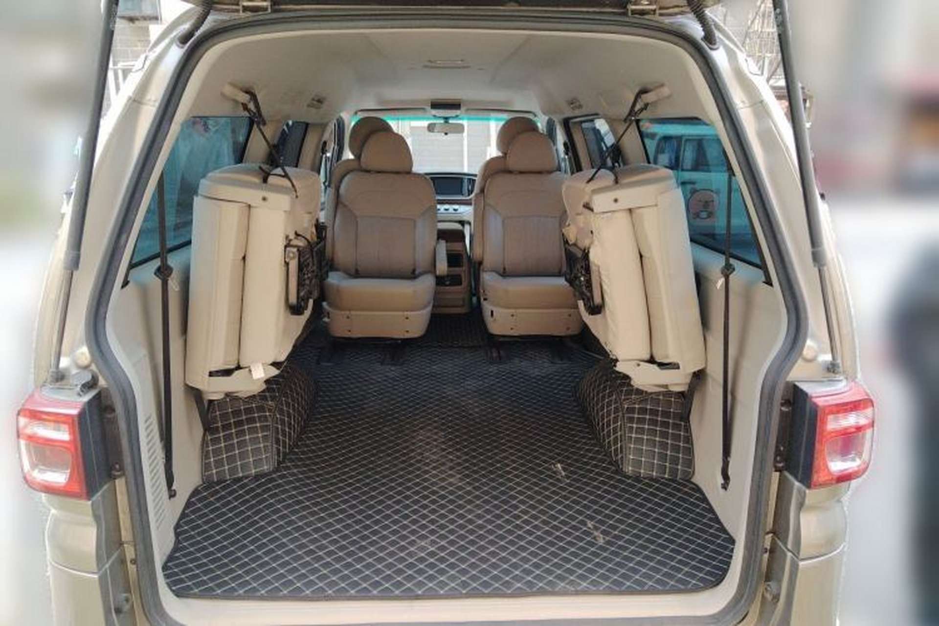 Used FORTHING Lingzhi M5 2020 Long-Range Luxury 7-Seater Model Trunk