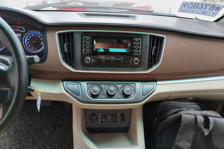 Used FORTHING Lingzhi M5 2020 Long-Range Version Comfort Model 7 Seats Audio And AC Panel