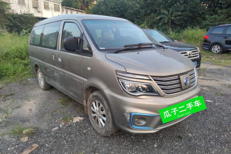 Used FORTHING Lingzhi M5 2020 Luxury Model 7 Seats Front Right 45 Deg