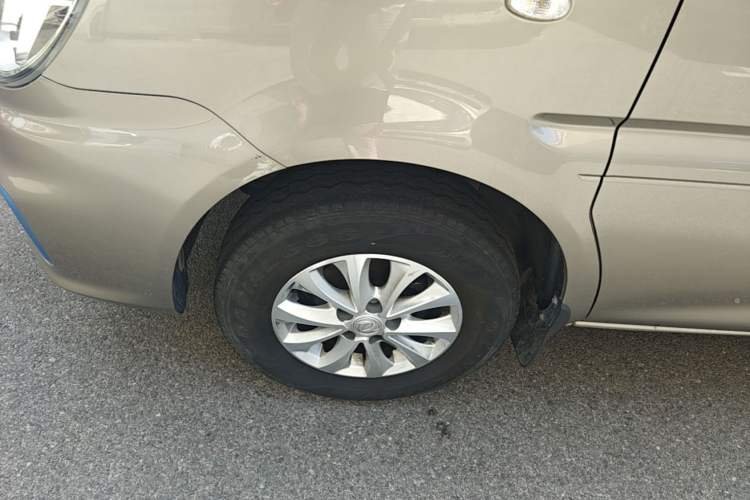 Used FORTHING Lingzhi M5 2020 Comfort Model 7 Seats Left Front Wheel Hub