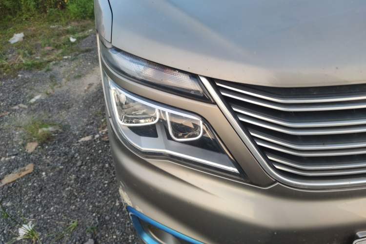 Used FORTHING Lingzhi M5 2020 Luxury Model 7 Seats Right Front Headlight