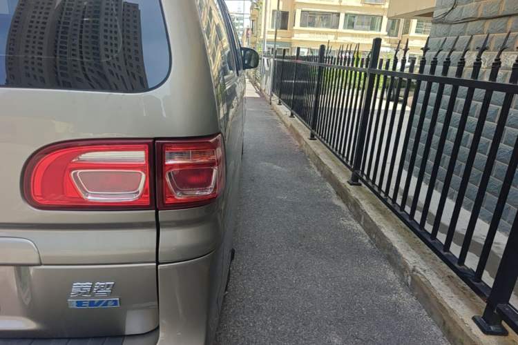 Used FORTHING Lingzhi M5 2020 Comfort Model 7 Seats Right Rear Taillight