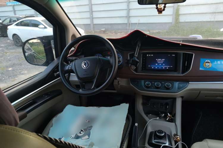 Used FORTHING Lingzhi M5 2020 Luxury Model 7 Seats Steering Wheel