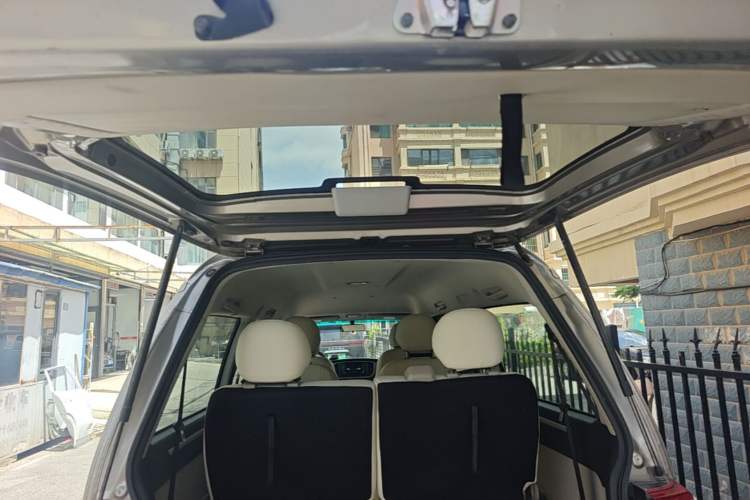 Used FORTHING Lingzhi M5 2020 Comfort Model 7 Seats Trunk