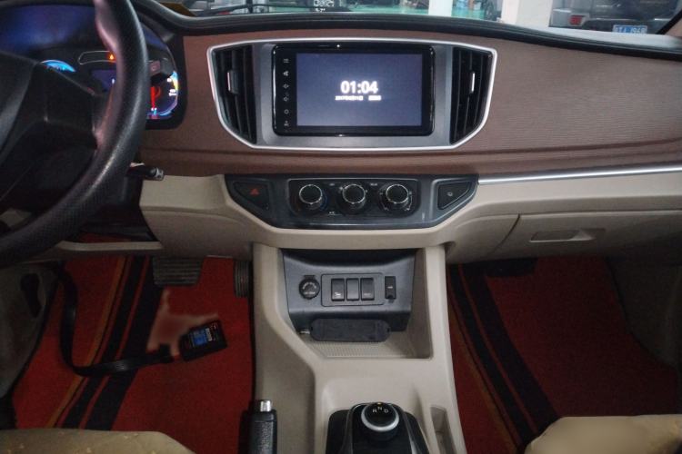 Used FORTHING Lingzhi M5 2020 Long-Range Luxury 7-Seater Model Audio And AC Panel