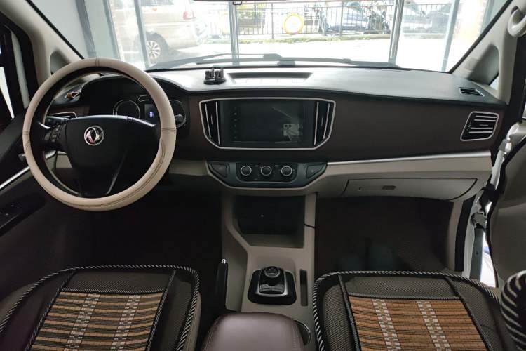 Used FORTHING Lingzhi M5 2020 Long-Range Luxury 7-Seater Model Center Console