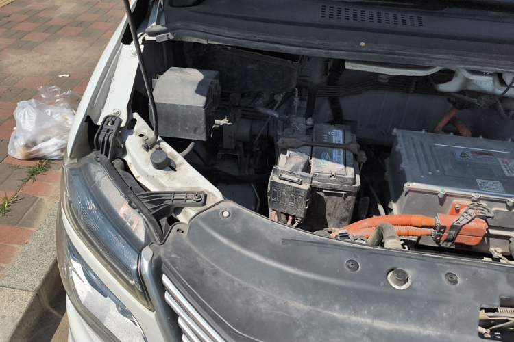 Used FORTHING Lingzhi M5 2020 Comfort Model 7 Seats Engine Bay Right