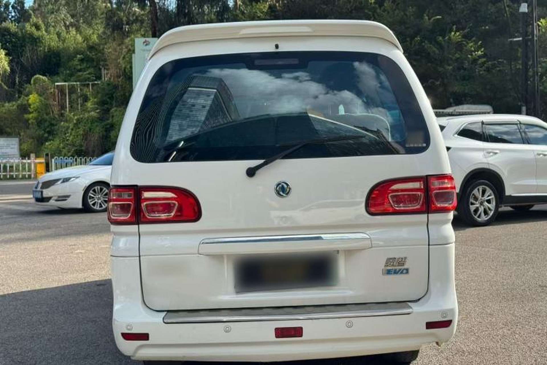 Used FORTHING Lingzhi M5 2020 Long-Range Luxury 7-Seater Model Exterior 6