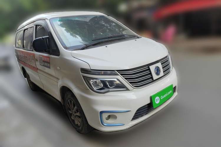 Used FORTHING Lingzhi M5 2020 Comfort Model 7 Seats Front Right 45 Deg