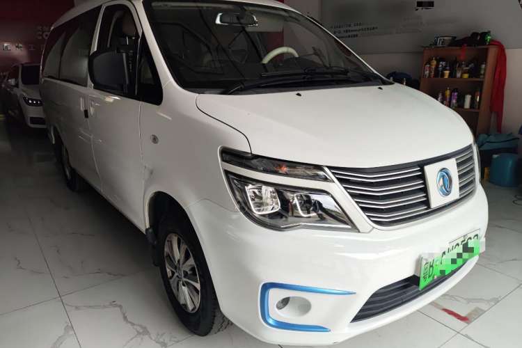 Used FORTHING Lingzhi M5 2020 Long-Range Luxury 7-Seater Model Front Right 45 Deg