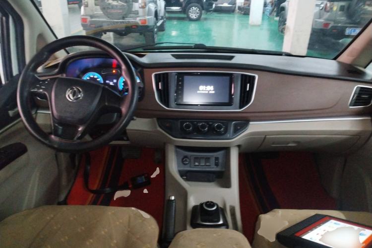 Used FORTHING Lingzhi M5 2020 Long-Range Luxury 7-Seater Model Interior 2