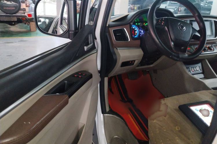Used FORTHING Lingzhi M5 2020 Long-Range Luxury 7-Seater Model Interior 3