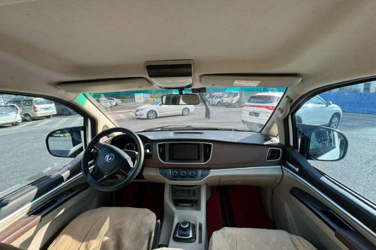 Used FORTHING Lingzhi M5 2020 Long-Range Luxury 7-Seater Model Interior 9