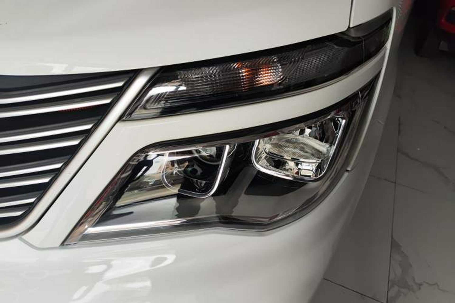 Used FORTHING Lingzhi M5 2020 Long-Range Luxury 7-Seater Model Left Front Headlight
