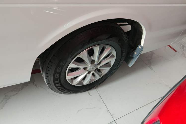 Used FORTHING Lingzhi M5 2020 Long-Range Luxury 7-Seater Model Left Rear Wheel Hub