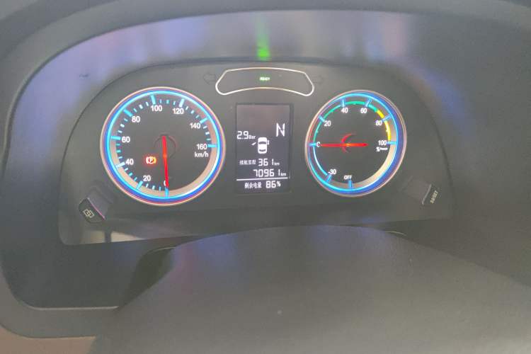 Used FORTHING Lingzhi M5 2020 Long-Range Luxury 7-Seater Model Odometer Close Up
