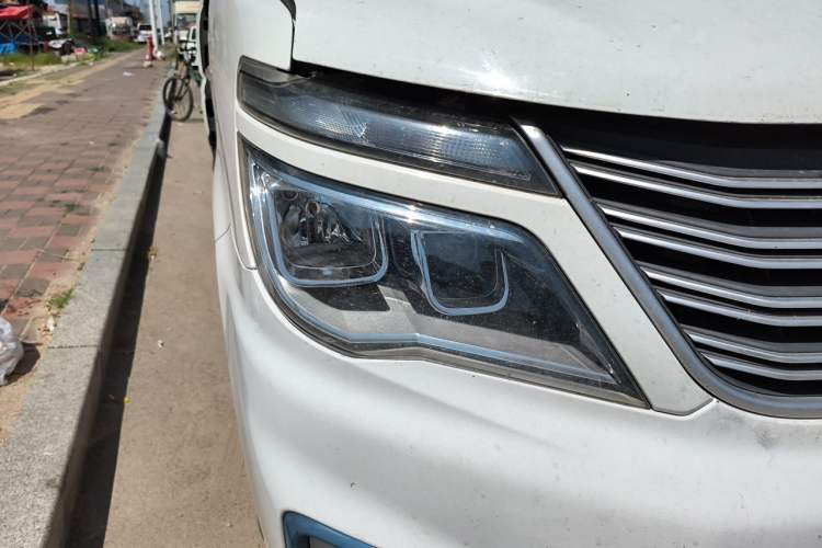 Used FORTHING Lingzhi M5 2020 Comfort Model 7 Seats Right Front Headlight