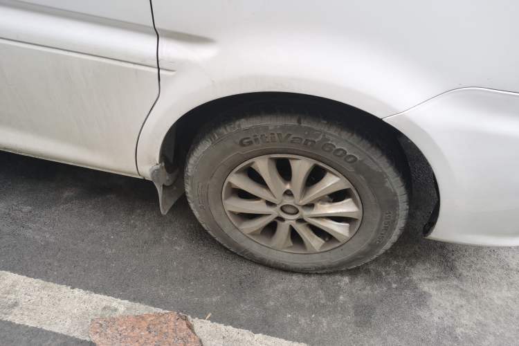 Used FORTHING Lingzhi M5 2020 Long-Range Version Comfort Model 7 Seats Right Front Wheel Hub
