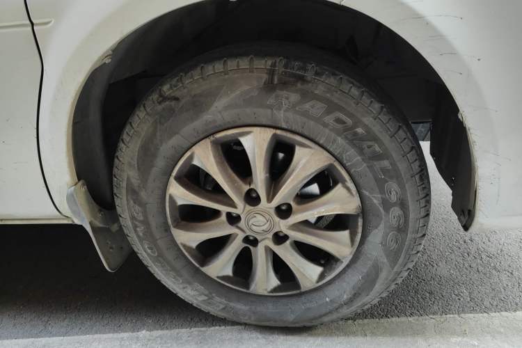 Used FORTHING Lingzhi M5 2020 Comfort Model 7 Seats Right Front Wheel Hub