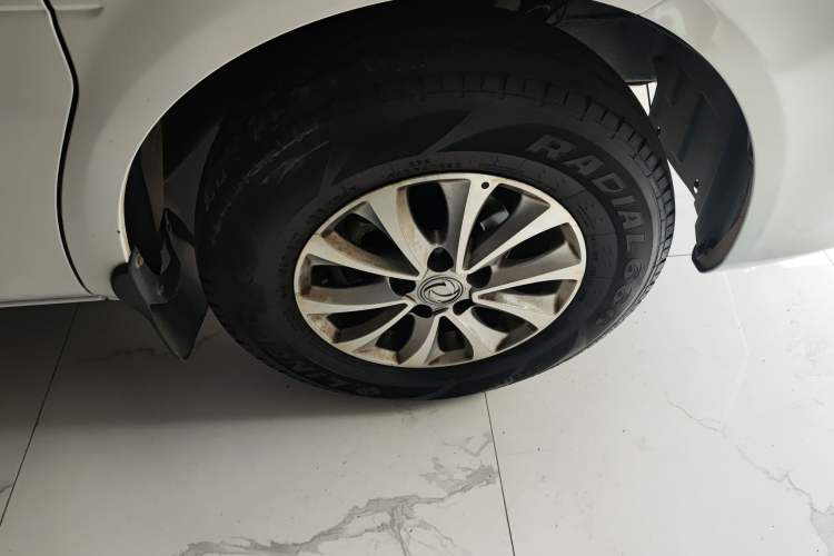 Used FORTHING Lingzhi M5 2020 Long-Range Luxury 7-Seater Model Right Front Wheel Hub