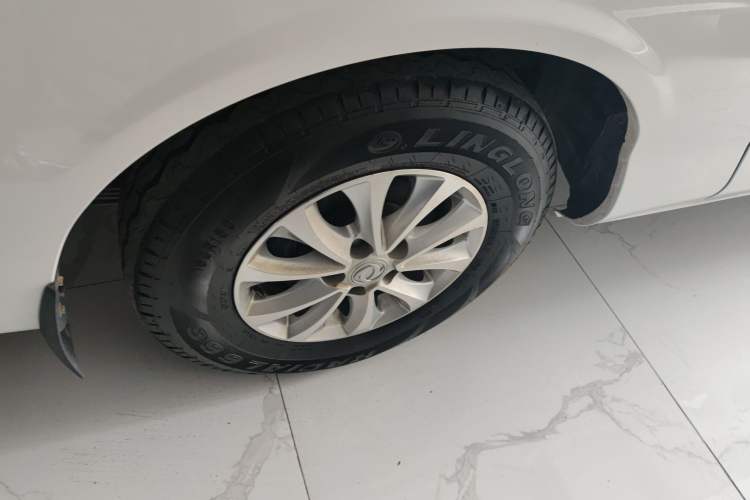 Used FORTHING Lingzhi M5 2020 Long-Range Luxury 7-Seater Model Right Rear Wheel Hub
