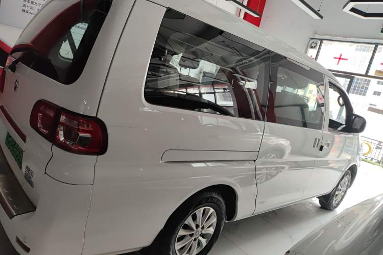 Used FORTHING Lingzhi M5 2020 Long-Range Luxury 7-Seater Model Right Side