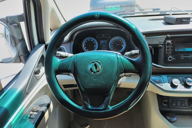 Used FORTHING Lingzhi M5 2020 Comfort Model 7 Seats Steering Wheel
