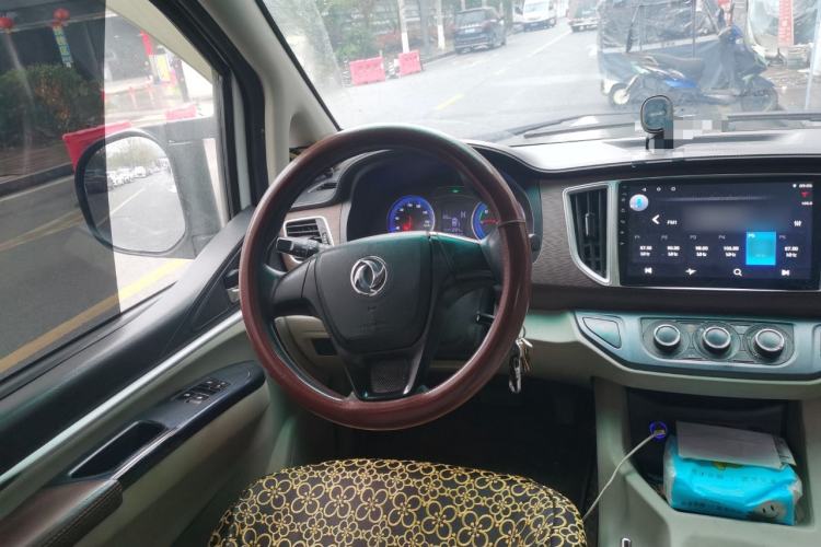 Used FORTHING Lingzhi M5 2020 Long-Range Version Comfort Model 7 Seats Steering Wheel