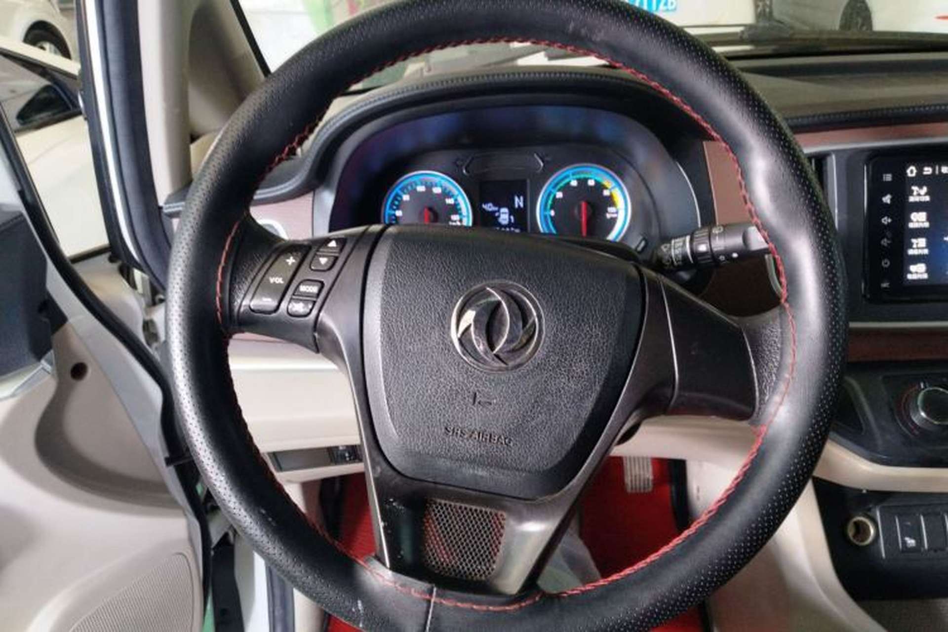 Used FORTHING Lingzhi M5 2020 Long-Range Luxury 7-Seater Model Steering Wheel