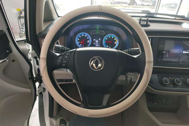 Used FORTHING Lingzhi M5 2020 Long-Range Luxury 7-Seater Model Steering Wheel