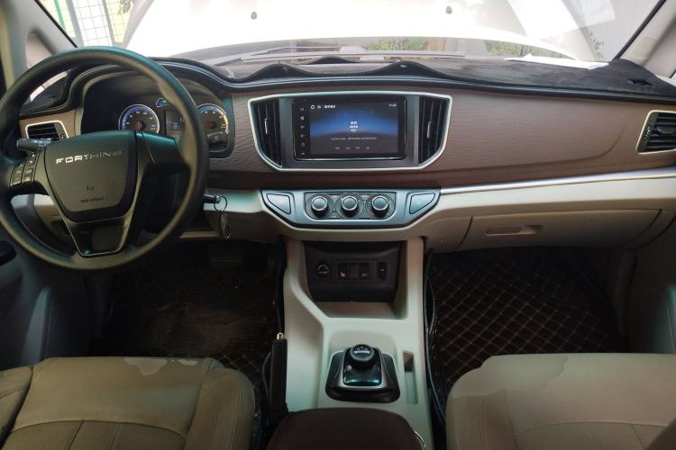 Used FORTHING Lingzhi M5 2021 Passenger Version Comfort Model 7 Seats Interior 2