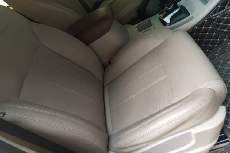 Used FORTHING Lingzhi M5 2021 Passenger Version Comfort Model 7 Seats Right Front Seat