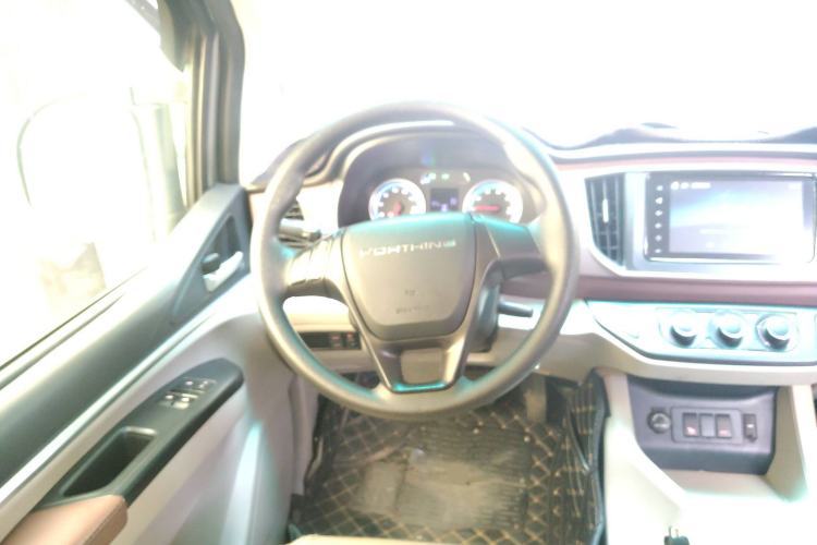 Used FORTHING Lingzhi M5 2021 Passenger Version Comfort Model 7 Seats Steering Wheel