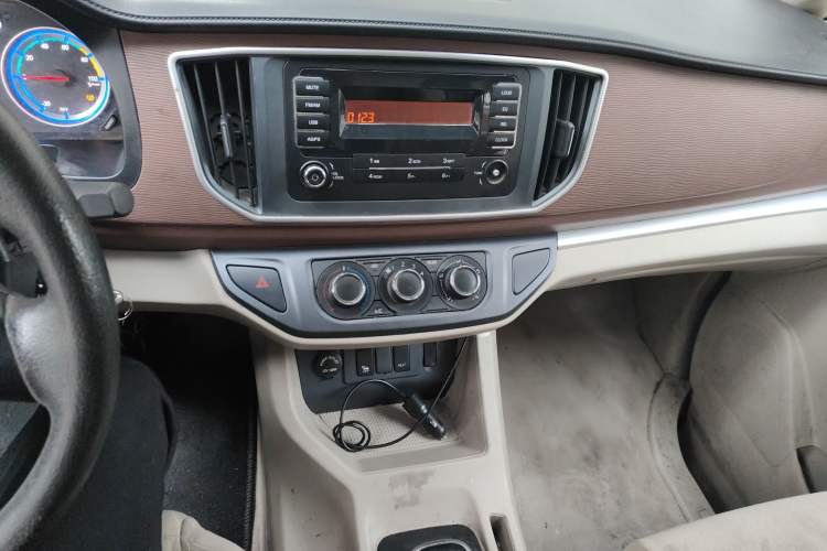 Used FORTHING Lingzhi M5 2021 Passenger Version Comfort Model 7 Seats Audio And AC Panel