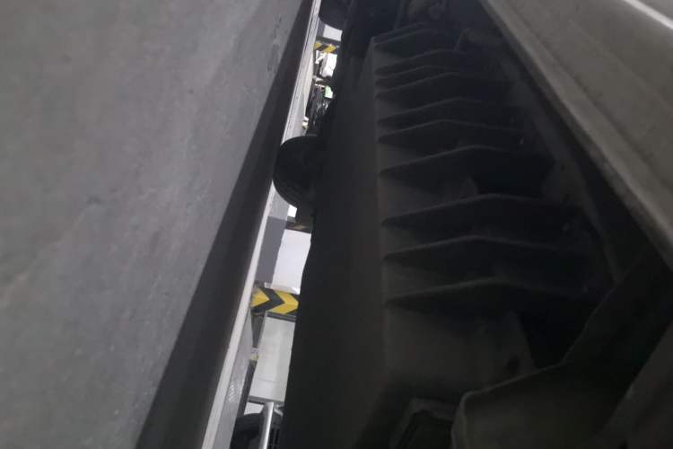 Used FORTHING Lingzhi M5 2021 Passenger Version Deluxe 7-Seater Chassis Rear Left