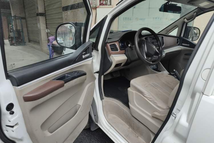 Used FORTHING Lingzhi M5 2021 Passenger Version Comfort Model 7 Seats Driver Seat