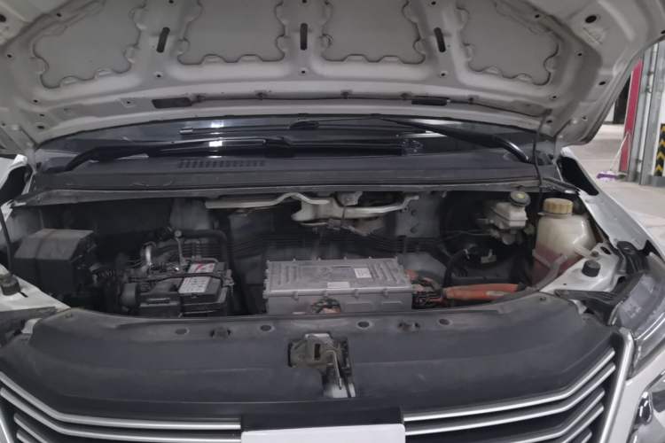 Used FORTHING Lingzhi M5 2021 Passenger Version Deluxe 7-Seater Engine Bay