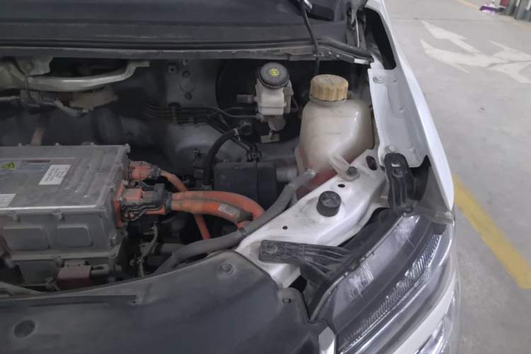 Used FORTHING Lingzhi M5 2021 Passenger Version Deluxe 7-Seater Engine Bay Left