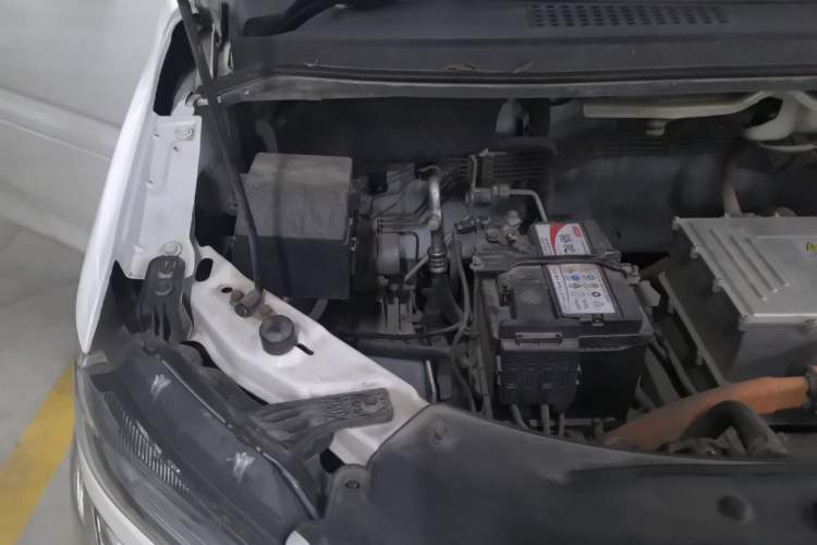 Used FORTHING Lingzhi M5 2021 Passenger Version Deluxe 7-Seater Engine Bay Right