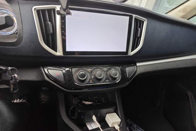 Used FORTHING Lingzhi M5 2022 Comfort Model 7 Seats Audio And AC Panel