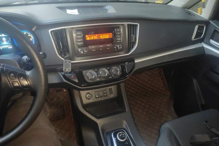 Used FORTHING Lingzhi M5 2022 Passenger Version Standard Model 9-Seater Audio And AC Panel