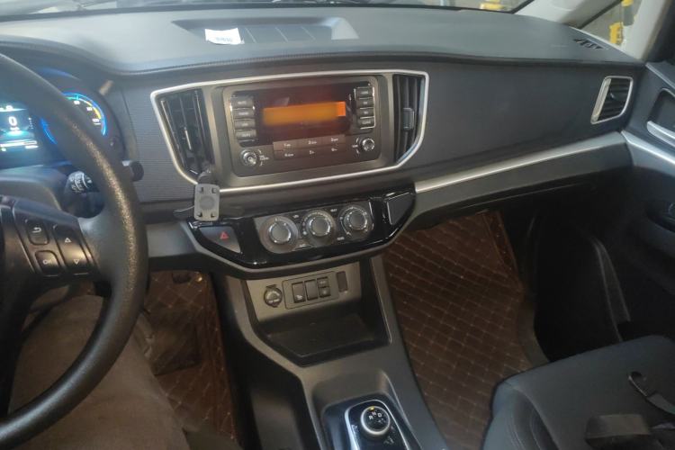 Used FORTHING Lingzhi M5 2022 Passenger Version Standard Model 9-Seater Audio And AC Panel