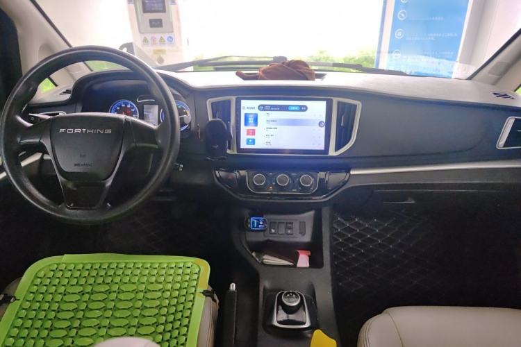 Used FORTHING Lingzhi M5 2022 Standard Edition Luxury 7-Seater Center Console
