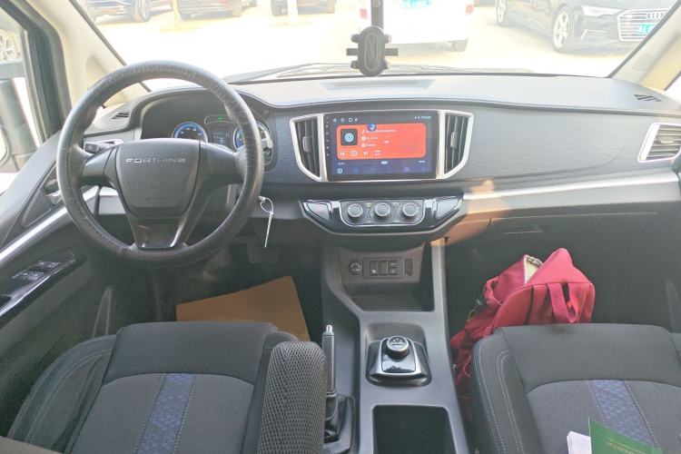 Used FORTHING Lingzhi M5 2022 Comfort Model 7 Seats Center Console