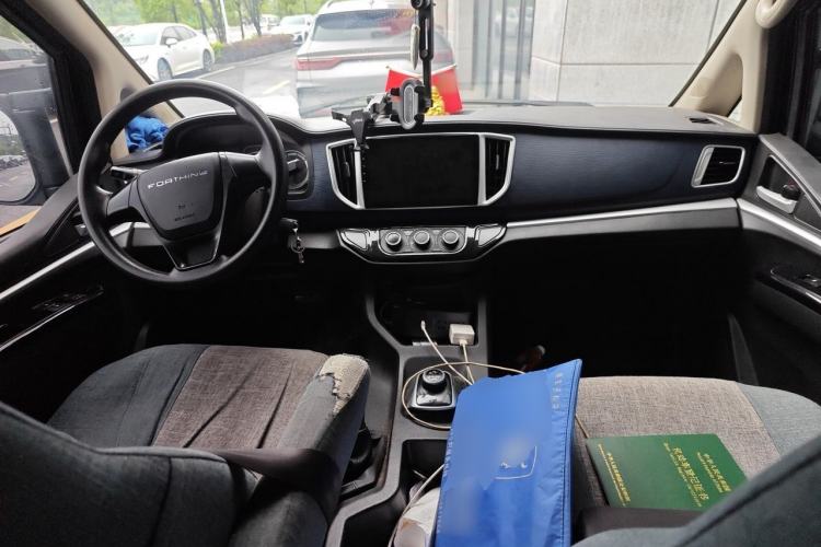 Used FORTHING Lingzhi M5 2022 Comfort Model 7 Seats Center Console