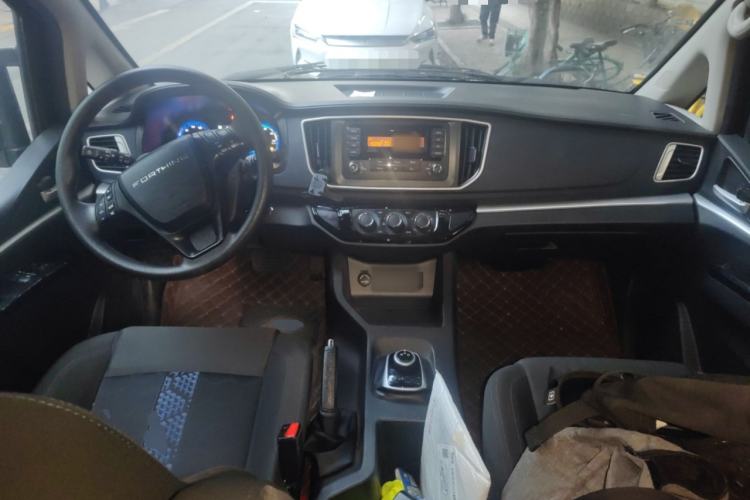 Used FORTHING Lingzhi M5 2022 Passenger Version Standard Model 9-Seater Center Console