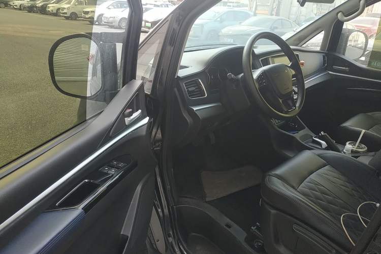 Used FORTHING Lingzhi M5 2022 Standard Edition Luxury 7-Seater Driver Seat