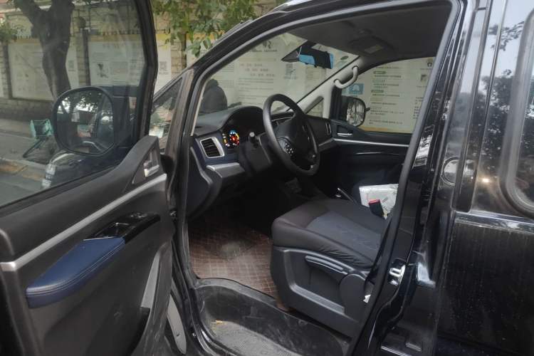 Used FORTHING Lingzhi M5 2022 Passenger Version Standard Model 9-Seater Driver Seat