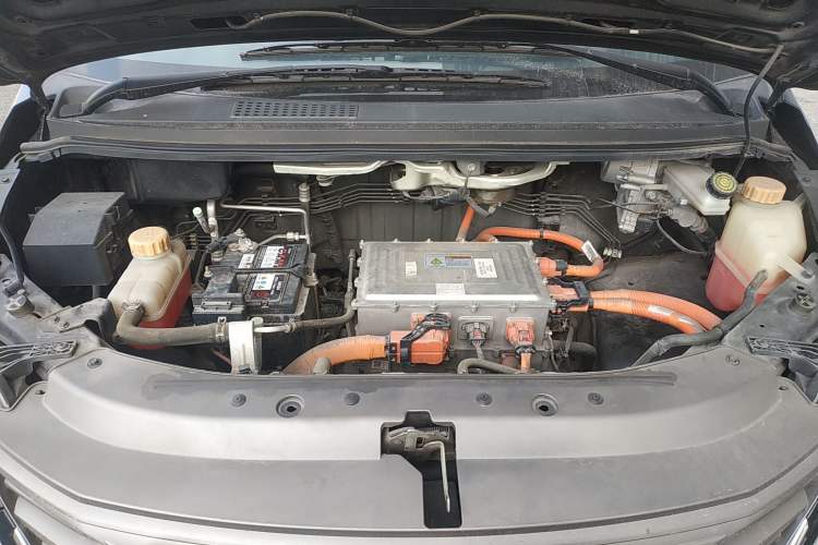 Used FORTHING Lingzhi M5 2022 Standard Edition Luxury 7-Seater Engine Bay