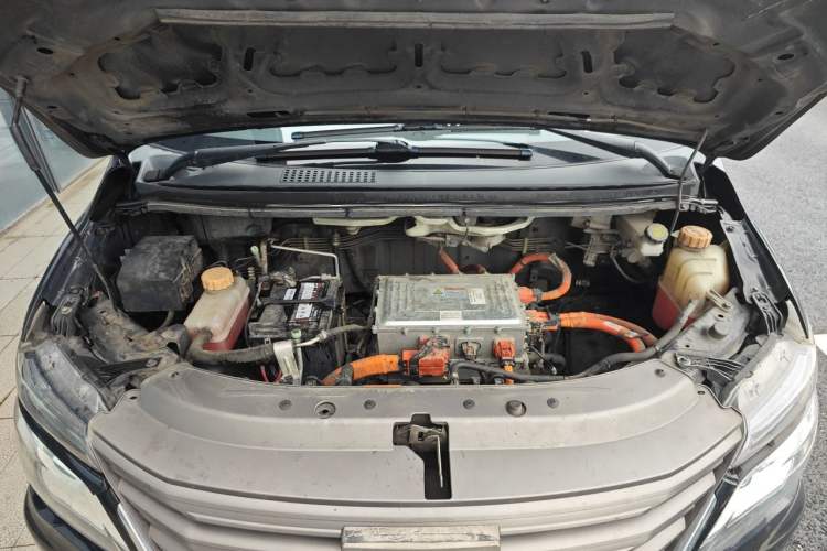 Used FORTHING Lingzhi M5 2022 Comfort Model 7 Seats Engine Bay